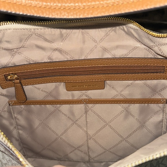 Michael Kors Signature Lydia Large Hobo Bag - Picture 5 of 6